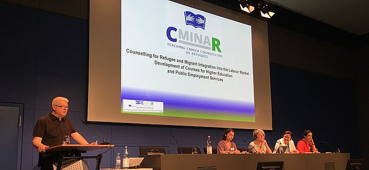 Foto Herr Kohn auf der CMINAR in Berlin. Teaching Career Counsellors of Refugees. Counseling for Refugee and Migrant Integration into the Labour Market - Development of Courses for Higher Education and Publix Emplyement Services Foto Herr Kohn auf der CMINAR in Berlin. Teaching Career Counsellors of Refugees. Counseling for Refugee and Migrant Integration into the Labour Market - Development of Courses for Higher Education and Publix Emplyement Services