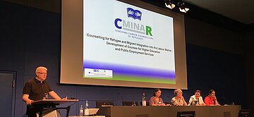 Foto Herr Kohn auf der CMINAR in Berlin. Teaching Career Counsellors of Refugees. Counseling for Refugee and Migrant Integration into the Labour Market - Development of Courses for Higher Education and Publix Emplyement Services Foto Herr Kohn auf der CMINAR in Berlin. Teaching Career Counsellors of Refugees. Counseling for Refugee and Migrant Integration into the Labour Market - Development of Courses for Higher Education and Publix Emplyement Services
