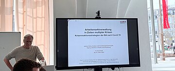 Vortrag zum Thema ‚Arbeitsverwaltung in Zeiten multipler Krisen – Krisenreaktionsstrategien der BA nach Covid-19‘