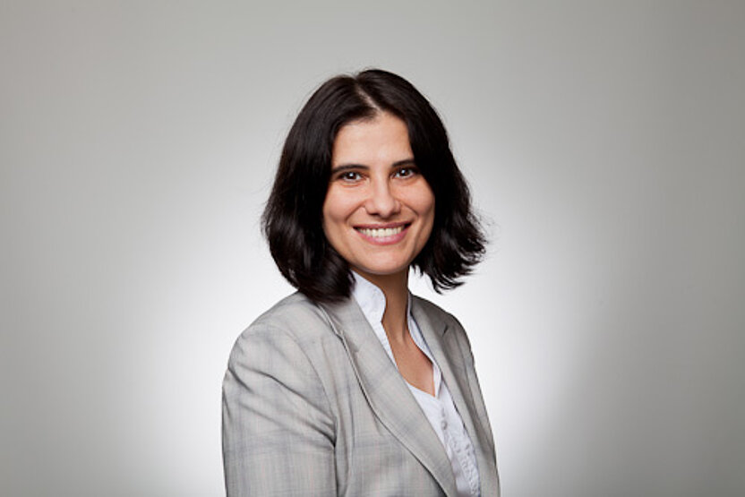 Prof. Dr. Yasemin Körtek Porträt Prof. Dr. Yasemin Körtek