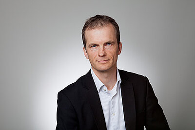 Abbildung: Porträt von Prof. Dr. Matthias Rübner