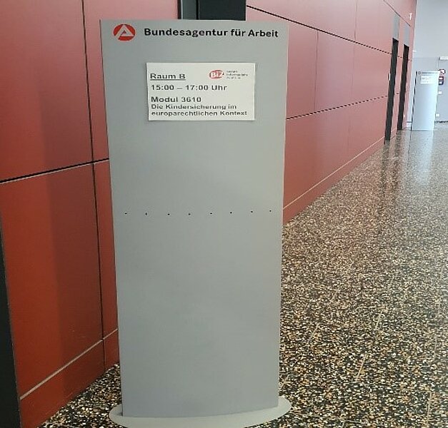 Wahlpflichtmodul zur Kindergrundsicherung zu Besuch in Berlin