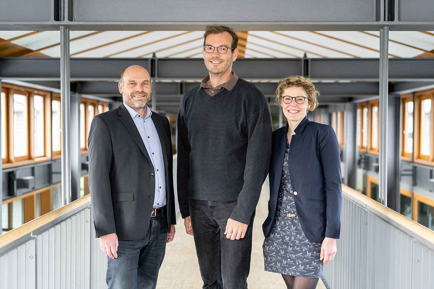 Gruppenbild mit Prof. Dr. Carsten Ochsen, Prof. Dr. Stephan Brunow und Frau Annemarie Böhm
